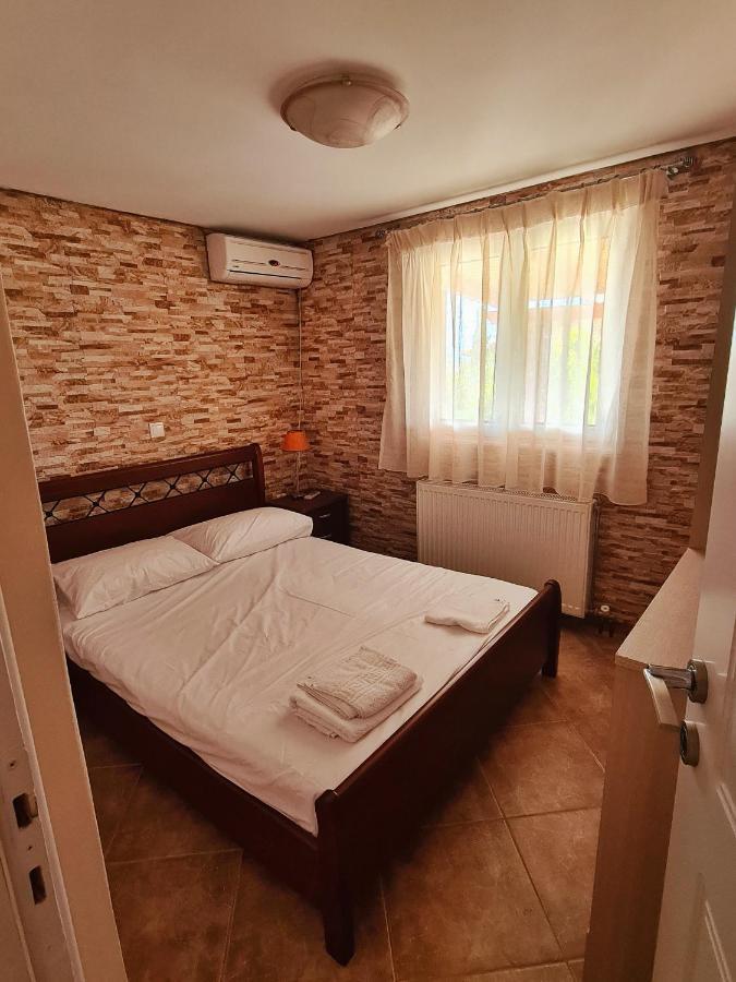 Guesthouse Petrothalassa Πόρτο Χέλι Εξωτερικό φωτογραφία
